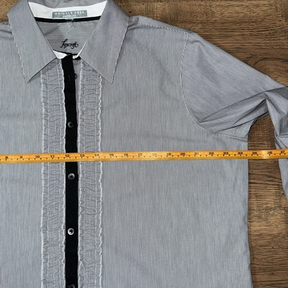 WRINKLE FREE Gray and white Button-Up Shirt